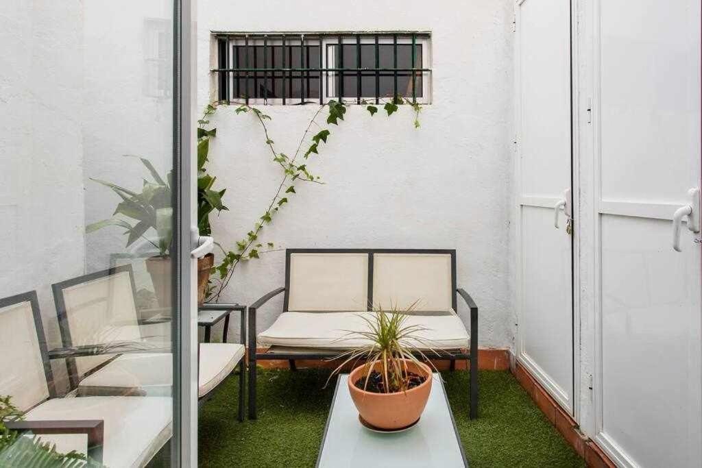 Lujoso Apartamento Con Patio En Triana Sevilla Eksteriør billede