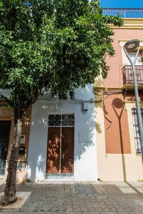Lujoso Apartamento Con Patio En Triana Sevilla Eksteriør billede
